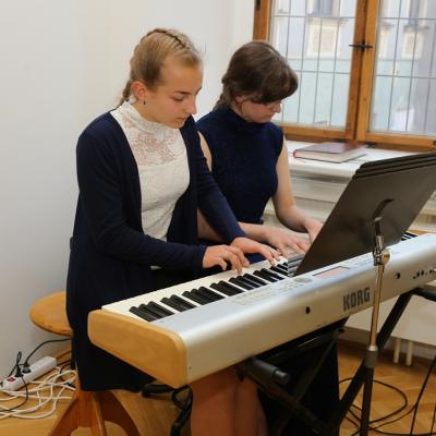 Vo Vernisaz Byvalych Absolventu 2017 017